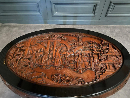 Table basse Chine milieu XXe en laque et bois sculpté riche décor