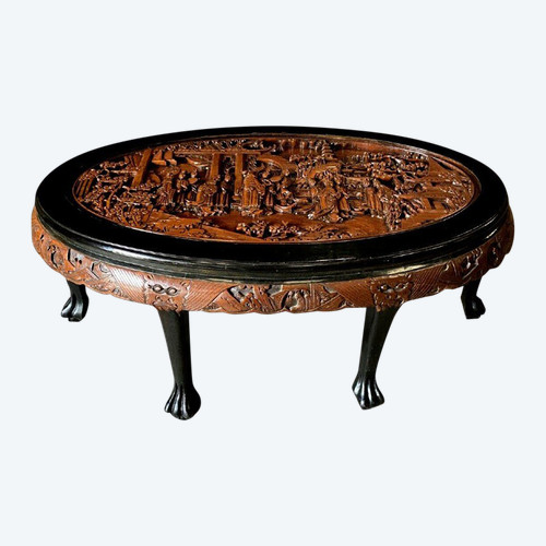 Table basse Chine milieu XXe en laque et bois sculpté riche décor