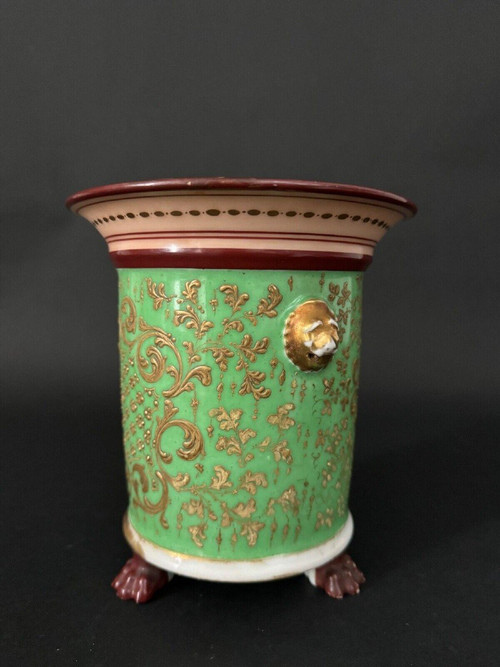 Vaso da fiori in stile Luigi Filippo, arredamento romantico, XIX secolo, sfondo verde