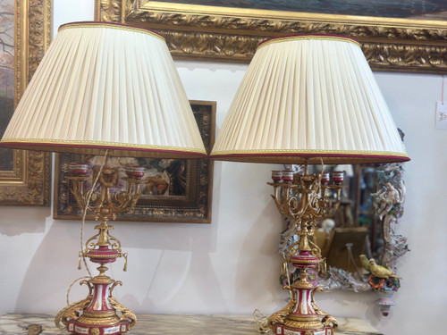 Une paire de lampes en porcelaine de sèvres fin XIXème siècle 