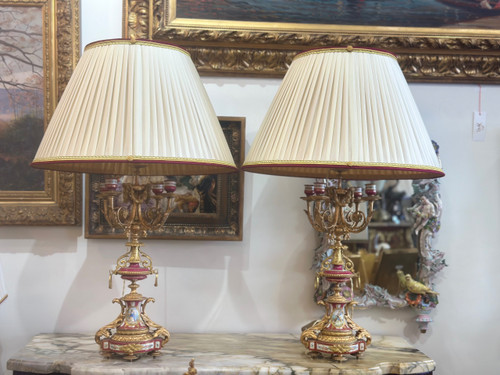 Une paire de lampes en porcelaine de sèvres fin XIXème siècle 