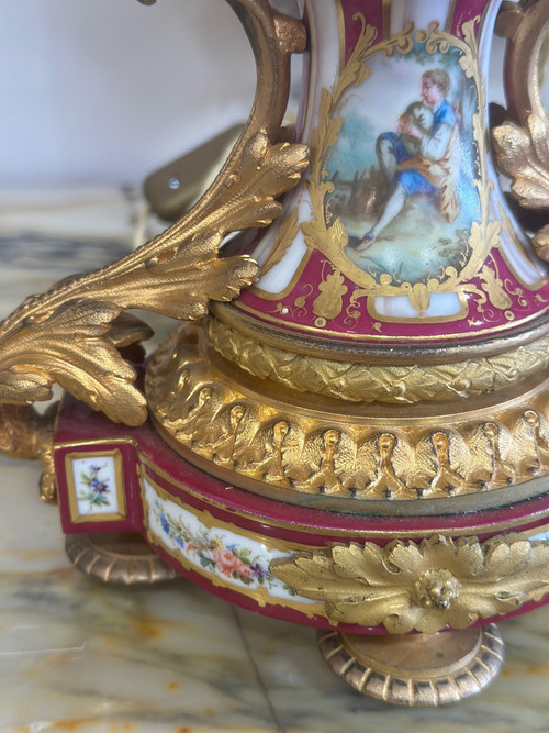 Une paire de lampes en porcelaine de sèvres fin XIXème siècle 