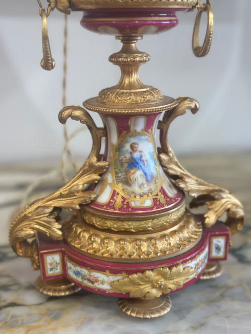 Une paire de lampes en porcelaine de sèvres fin XIXème siècle 