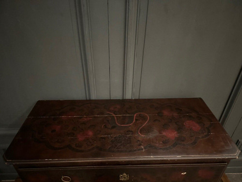 Chinese lacquer chest of drawers with dragon decoration, late 19th century