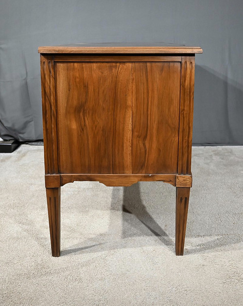 Commode Sauteuse en Noyer, époque Louis XVI - Fin XVIIIe