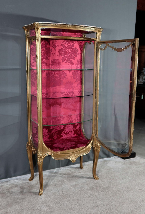 Vitrine Galbée en Bois Doré, Transition Louis XV Louis XVI - Début XXe