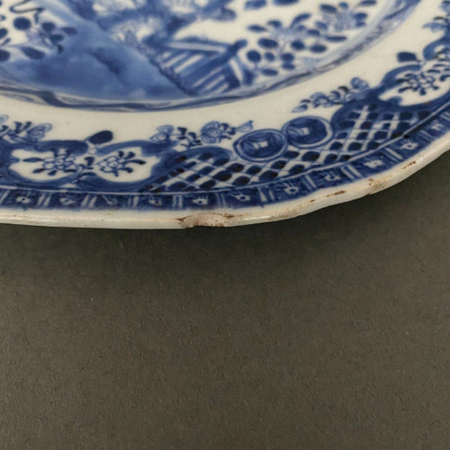 19th century Chinese blue plate decorated with butterflies