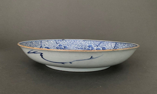 Soup plate China 18th century, blue and white floral design