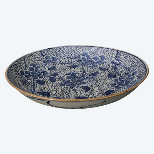 Soup plate China 18th century, blue and white floral design