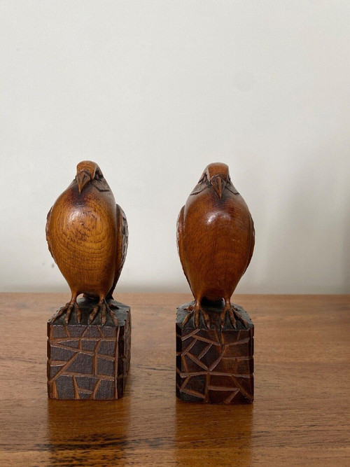 Paire d'oiseaux serre-livres Art déco en bois sculpté cubisant 1930