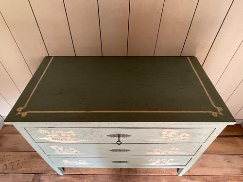 Chest of drawers with Chinese motifs from the 19th century, very fine patina