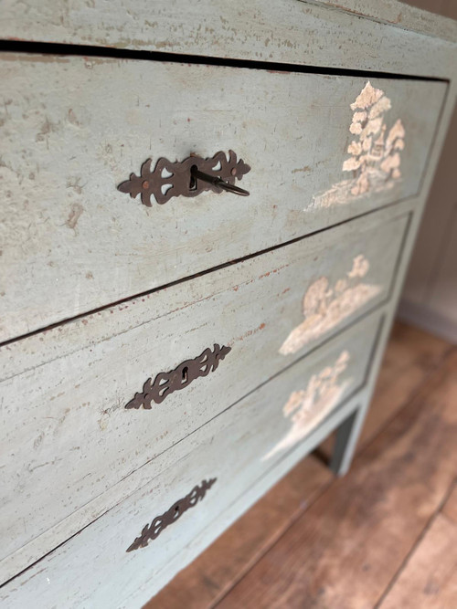 Chest of drawers with Chinese motifs from the 19th century, very fine patina