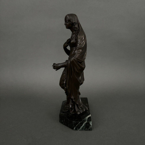 Sculpture en bronze XIXe femme à l'Antique drapée sur socle en marbre