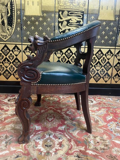 Haute Époque style office chair