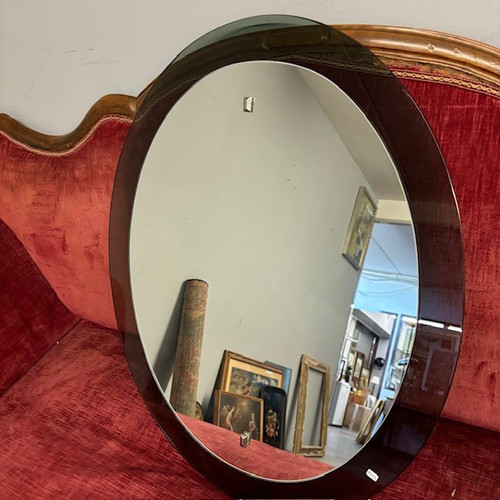 Miroir ovale moderne des années 1970 avec verre vert encadré. Très bon état, mis 78 x 62