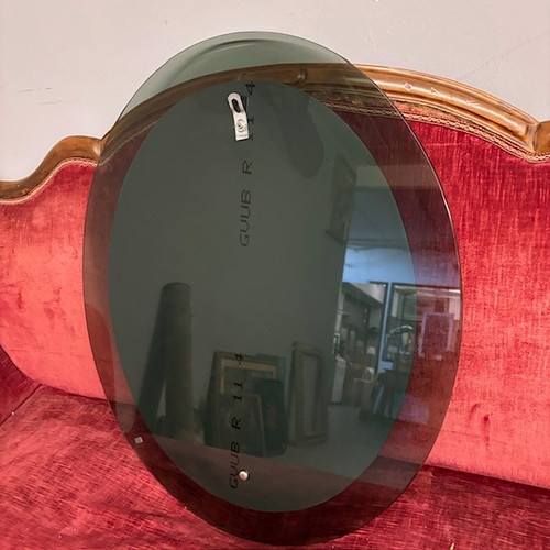 Miroir ovale moderne des années 1970 avec verre vert encadré. Très bon état, mis 78 x 62