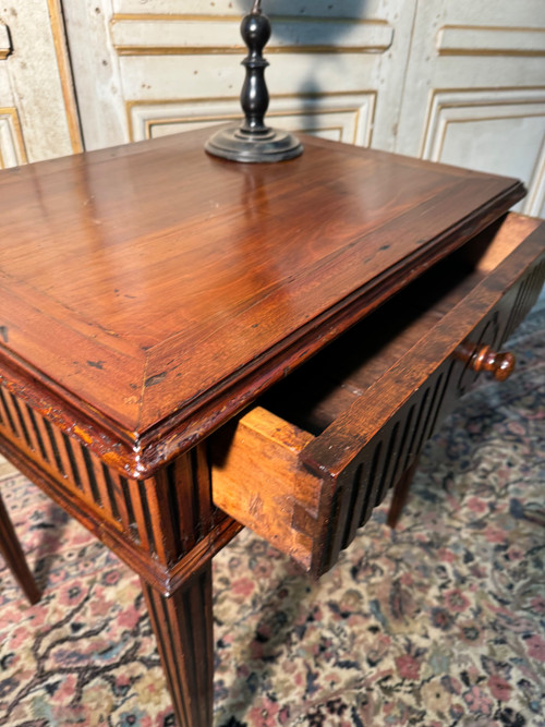 Table à écrire d époque Louis XVI en cerisier du 18 eme siecle