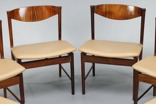 Ib Kofod-Larsen rosewood dining table with extension leaf and six chairs