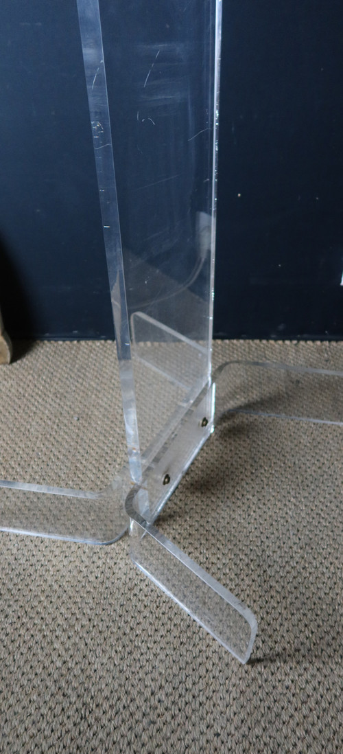 plexiglass easel