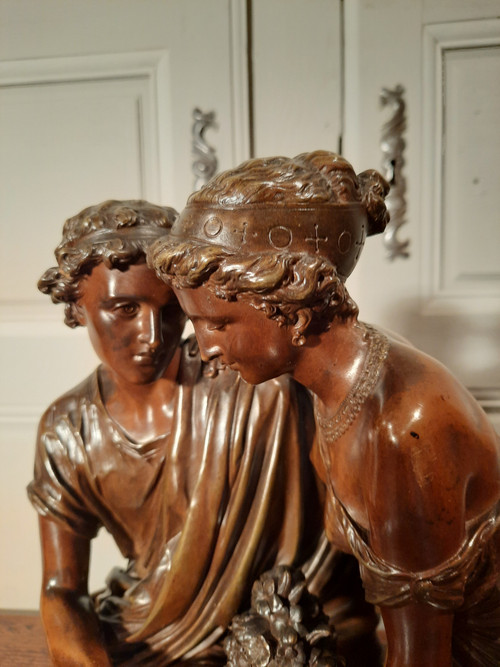 Sculpture en bronze représentant un couple de l’Antiquité gréco-romaine, d’époque XIXème siècle.