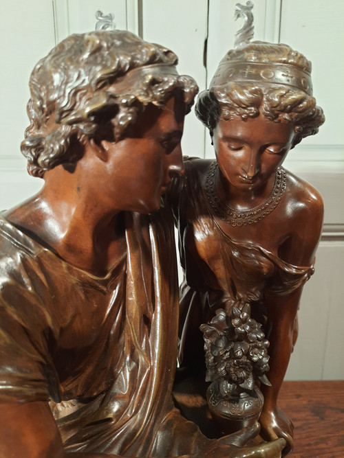 Sculpture en bronze représentant un couple de l’Antiquité gréco-romaine, d’époque XIXème siècle.