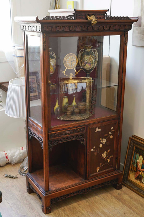 A display cabinet attributed to Gabriel Viardot from the late 19th century