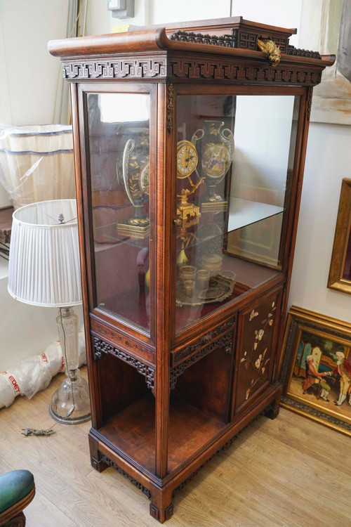 A display cabinet attributed to Gabriel Viardot from the late 19th century