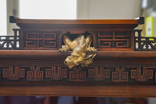 A display cabinet attributed to Gabriel Viardot from the late 19th century