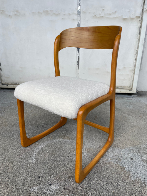 Baumann - Belle chaise modèle traineau en bois clair circa 1960