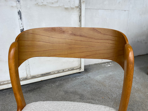 Baumann - Belle chaise modèle traineau en bois clair circa 1960