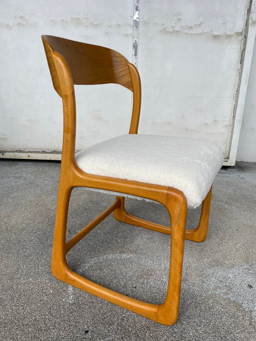 Baumann - Belle chaise modèle traineau en bois clair circa 1960