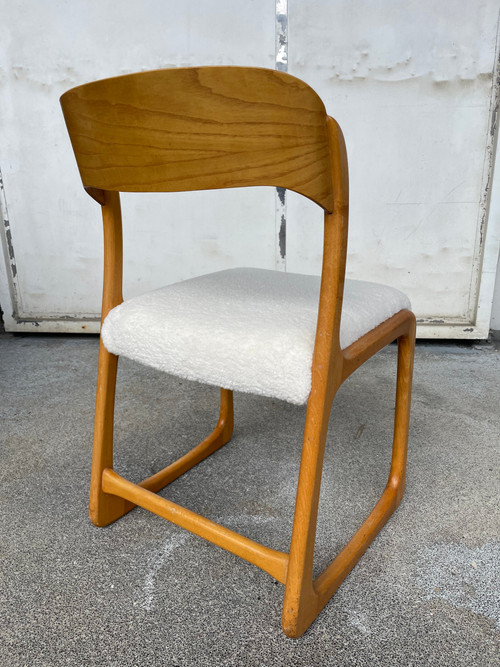 Baumann - Belle chaise modèle traineau en bois clair circa 1960