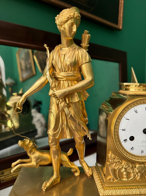 Hervorragende Uhr „Diana die Jägerin“, signiert von Claude Galle, Empire-Zeit. 