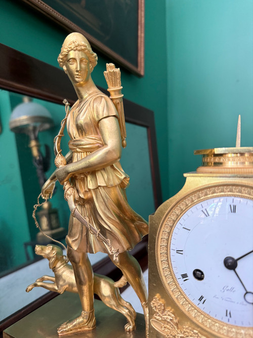 Hervorragende Uhr „Diana die Jägerin“, signiert von Claude Galle, Empire-Zeit. 