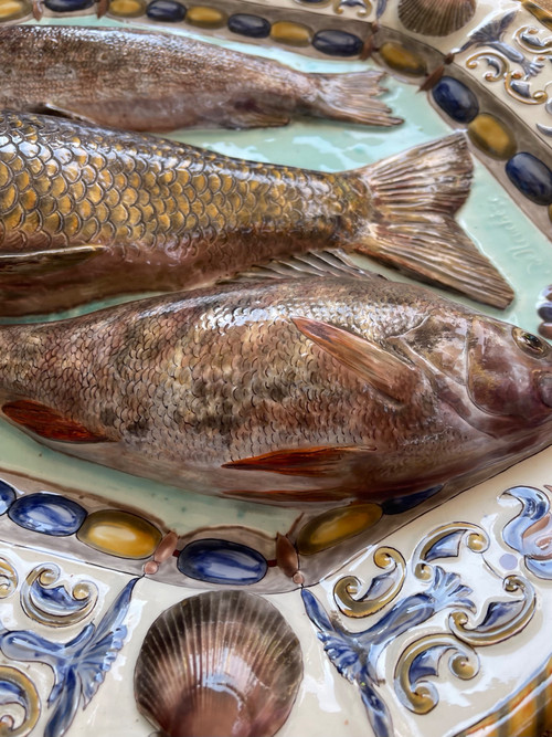 RARE: DE NEUCHÈZE. École de Tours. Trompe-l’œil décor aux poissons. Suiveurs Palissy, XIXème siècle.