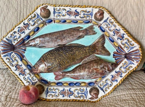 RARE: DE NEUCHÈZE. École de Tours. Trompe-l’œil décor aux poissons. Suiveurs Palissy, XIXème siècle.