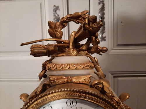 Louis XVI style clock in gilded bronze and onyx from the 19th century.