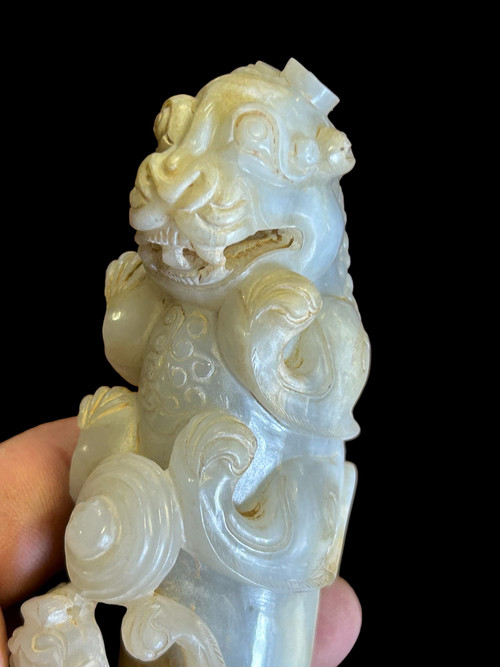 Sculpture En Jade Travail Chinois - Phallus à Décor De Lion Et D’un Dragon - Chine Début XXéme - 