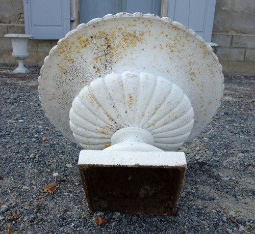 Paire de grands vases Medicis d'ornement, jardinières de jardin en fonte, époque XIXe siècle