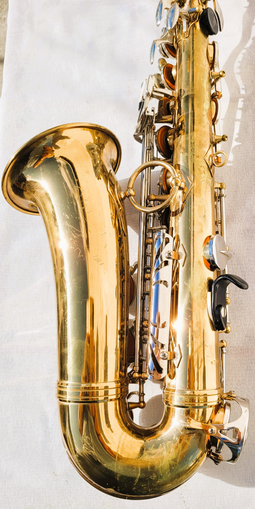 Saxophone alto Sakura avec sa boite