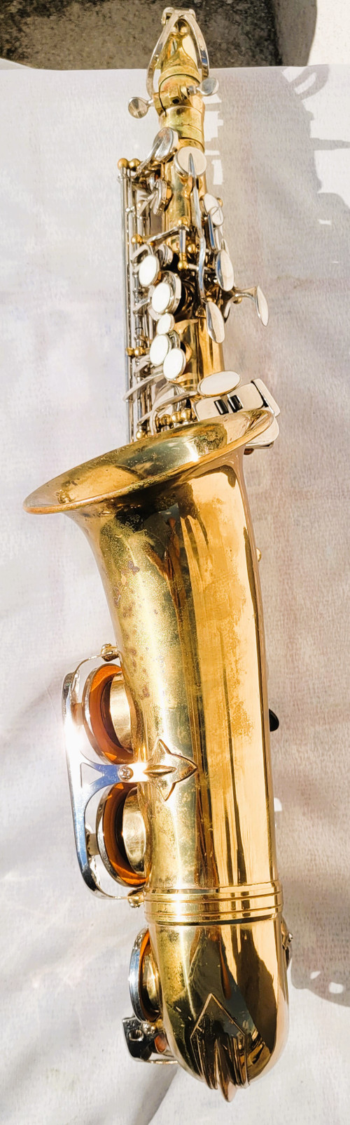 Saxophone alto Sakura avec sa boite