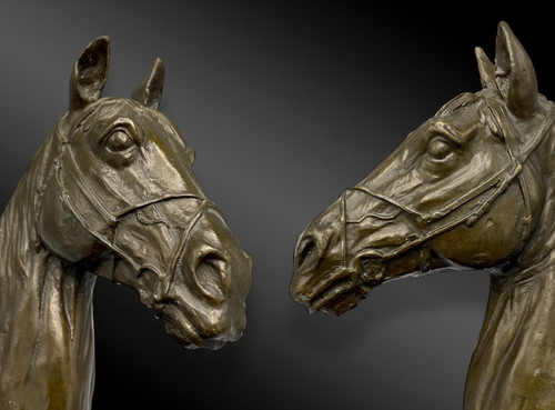 Tête de cheval en paire ; sculpture en bronze signée J. REYOL. France XXème siècle