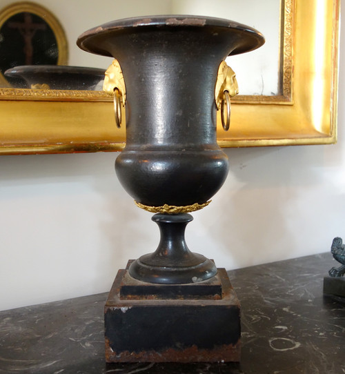 Seltene Vase aus Eisenguss und vergoldeter Bronze, Epoche Empire