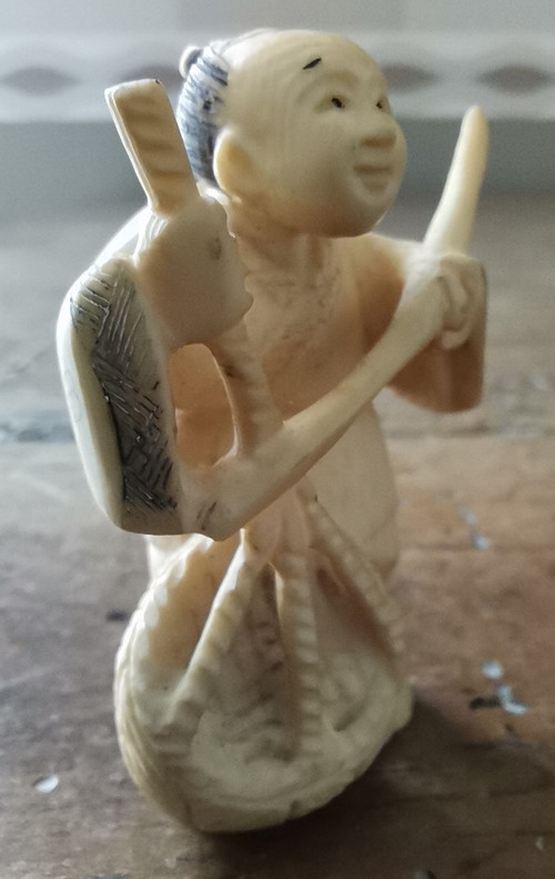 Statuette aus Japan Netsuke aus Elfenbein signiert (N°8)