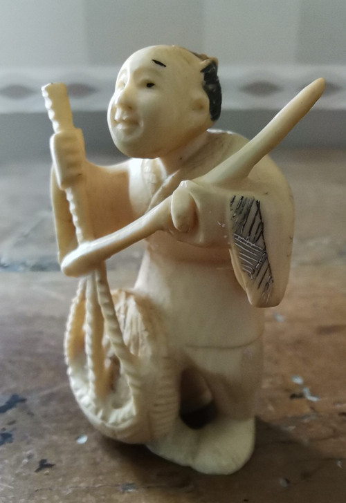 Statuette aus Japan Netsuke aus Elfenbein signiert (N°8)