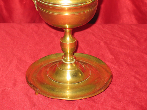 Solid brass and bronze sponge ball from the early 19th century in the Louis XIV style in very good condition.