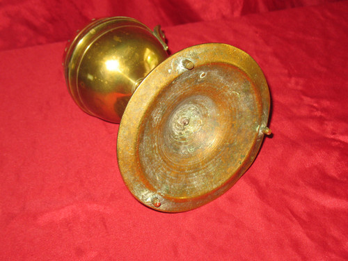 Solid brass and bronze sponge ball from the early 19th century in the Louis XIV style in very good condition.