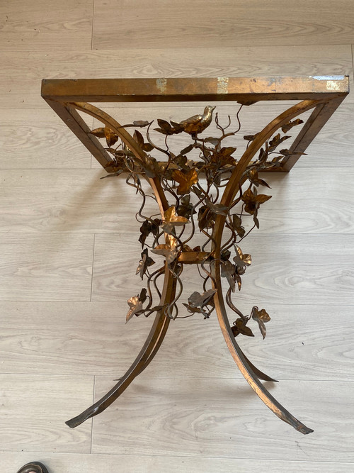 1970′ Tavolo con piedistallo in ferro antico decorato con uccelli 525 X 525 cm Altezza: 60 cm