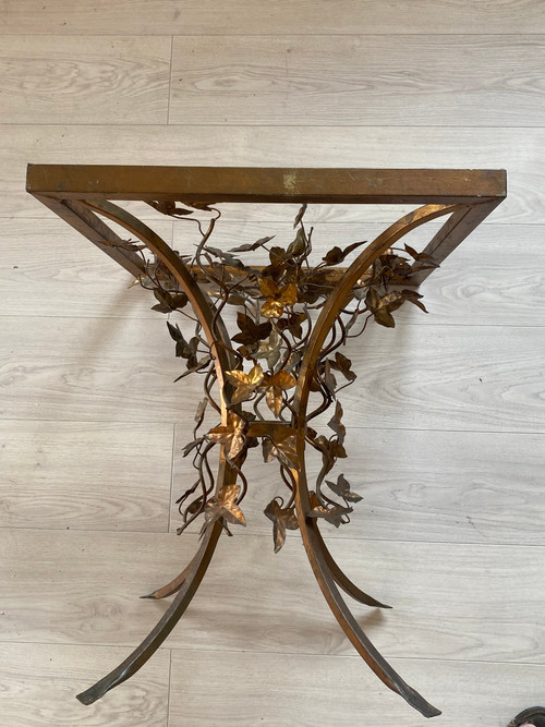 1970′ Tavolo con piedistallo in ferro antico decorato con uccelli 525 X 525 cm Altezza: 60 cm