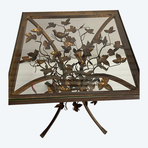 1970′ Tavolo con piedistallo in ferro antico decorato con uccelli 525 X 525 cm Altezza: 60 cm